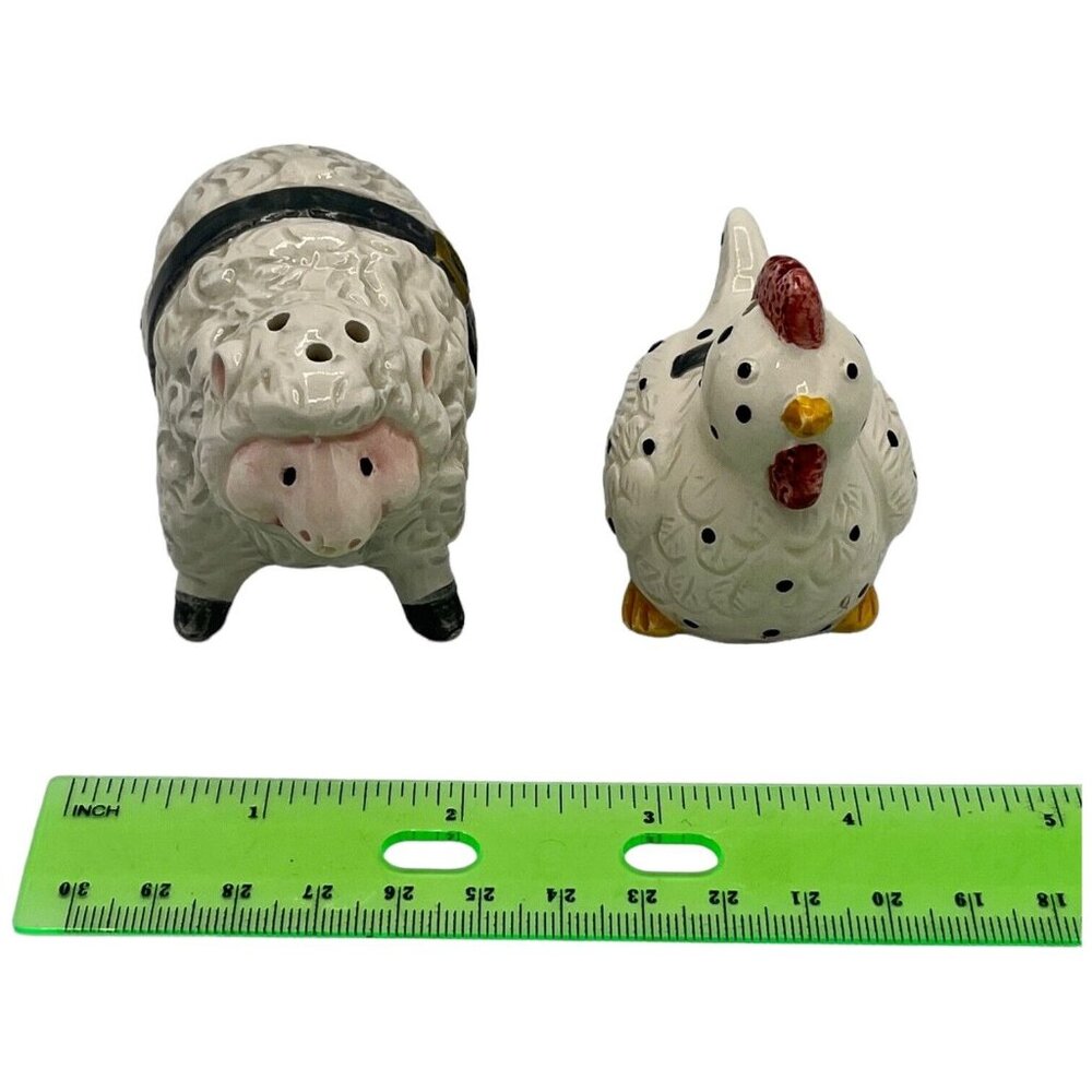 Vintage OCI Omnibus Farmer Santa Ceramic Lamb & Chicken Salt & Pepper Shakers - Picture 4 of 5